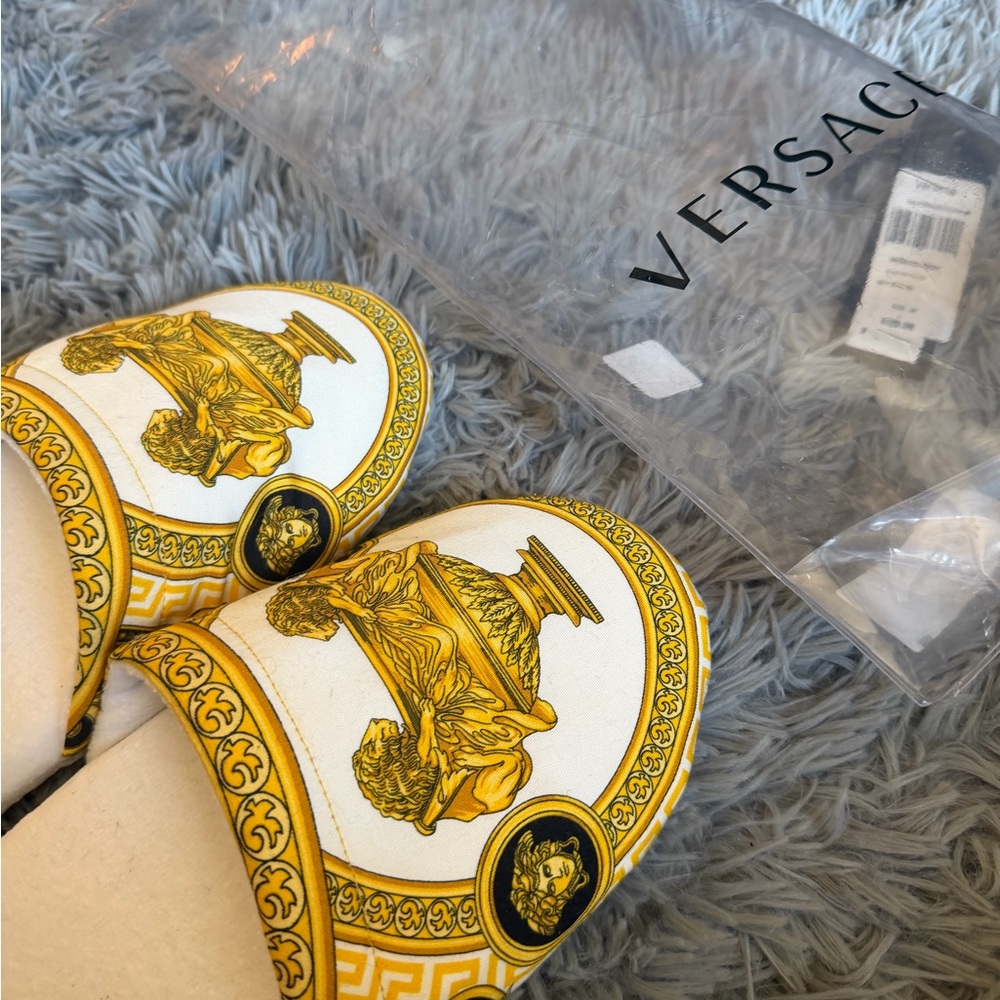 Versace Baroque Medusa Bath Slippers Size M White Gold Greek Key Like New